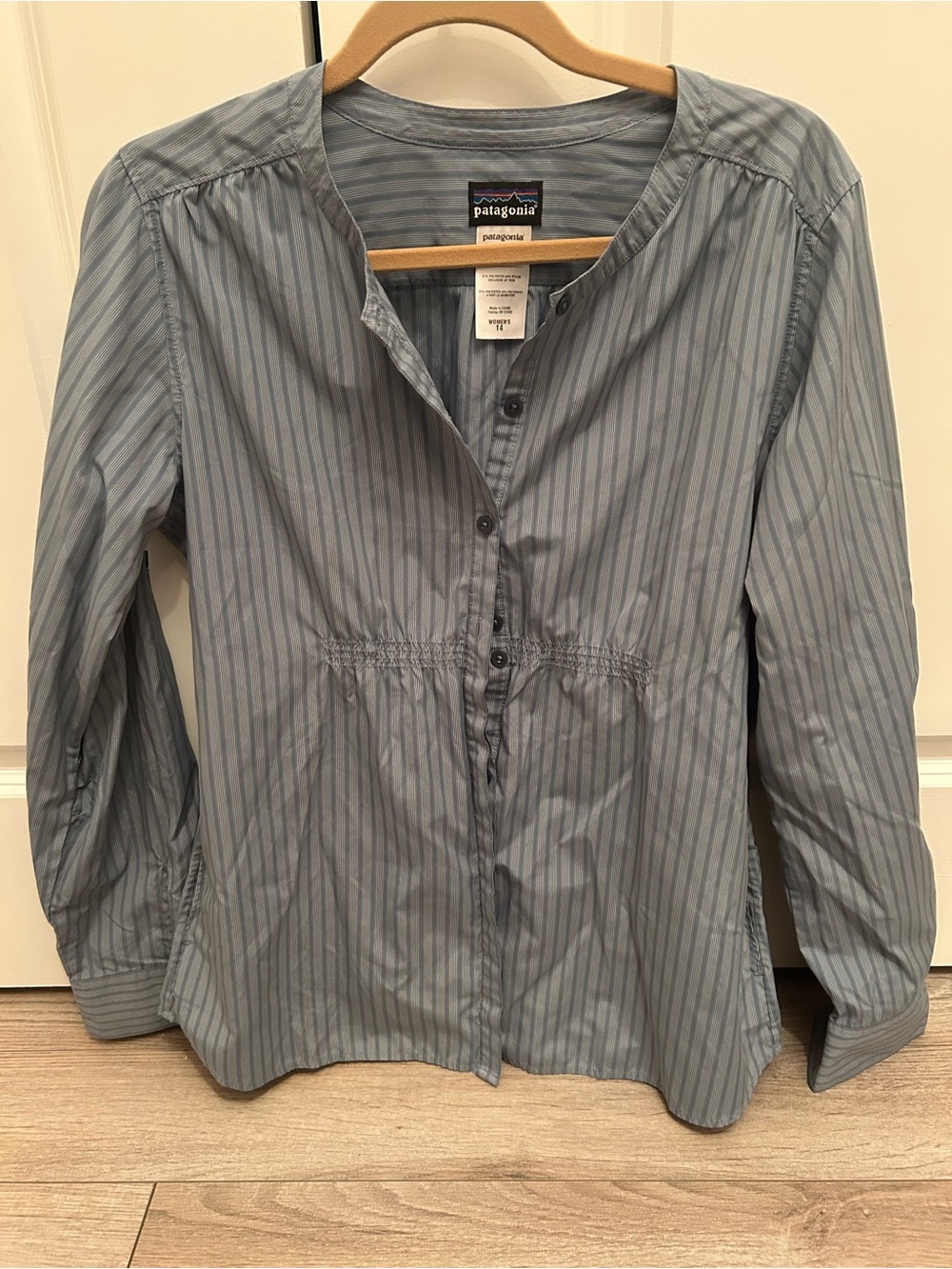 Patagonia Women’s Blue Pinstriped Button Front Long Sleeve Blouse Top Size 14